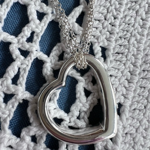Vintage 3 chain open heart silhouette silver tone Necklace - Picture 5 of 7